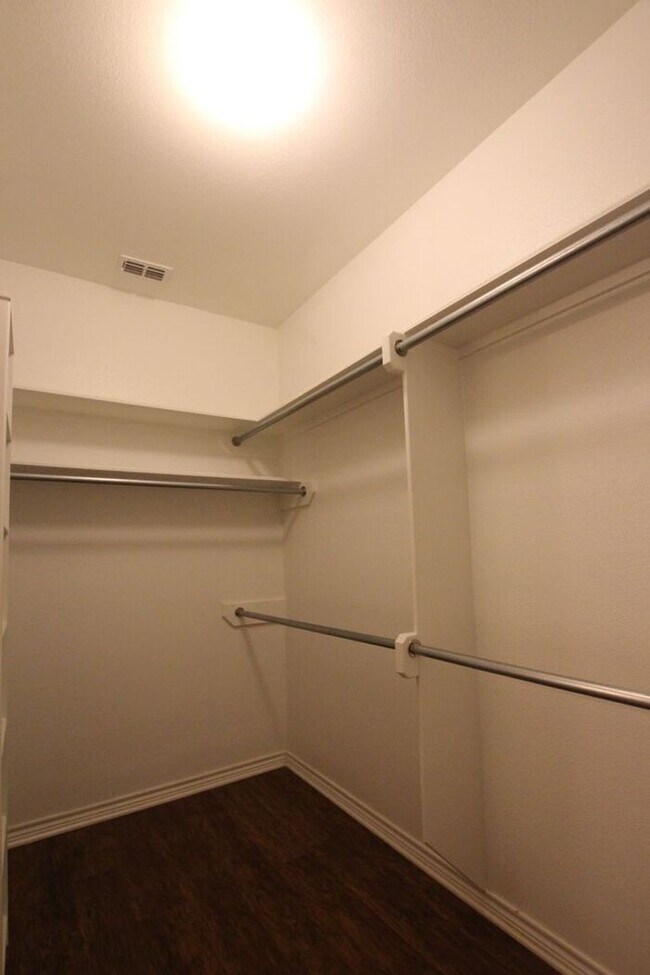 Building Photo - Coming Soon! Gorgeous 3 Bedroom Home in Th...