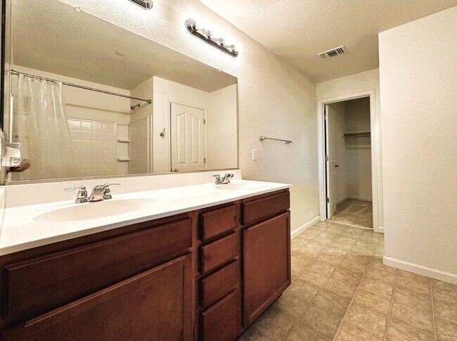 Building Photo - 313 Jacquelyn Ln