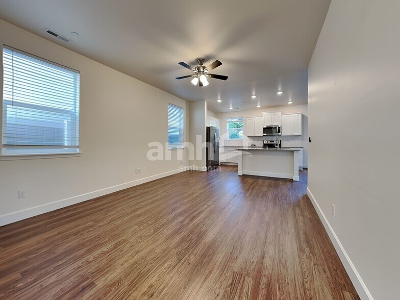 Building Photo - 13918 106th Ave E