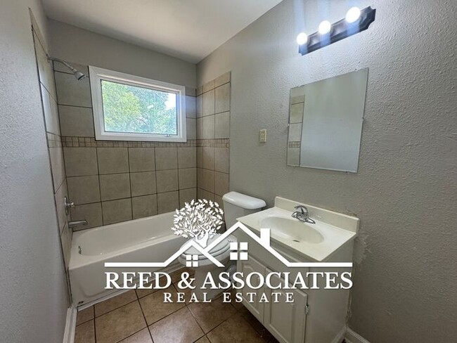 Building Photo - 4 Bedroom in Shelby Forest- Frayser