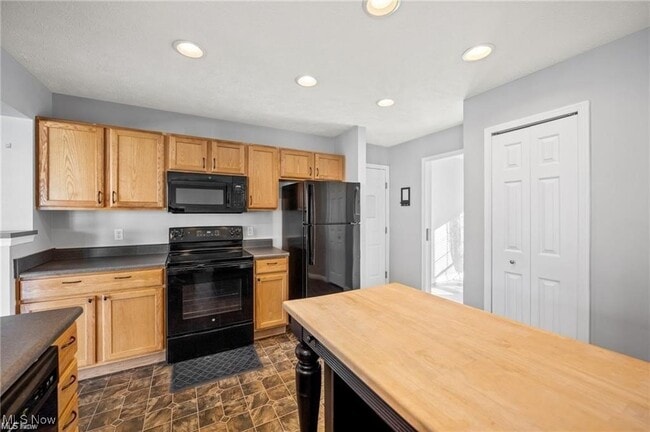 Building Photo - 7419 Meadow Brooke Way