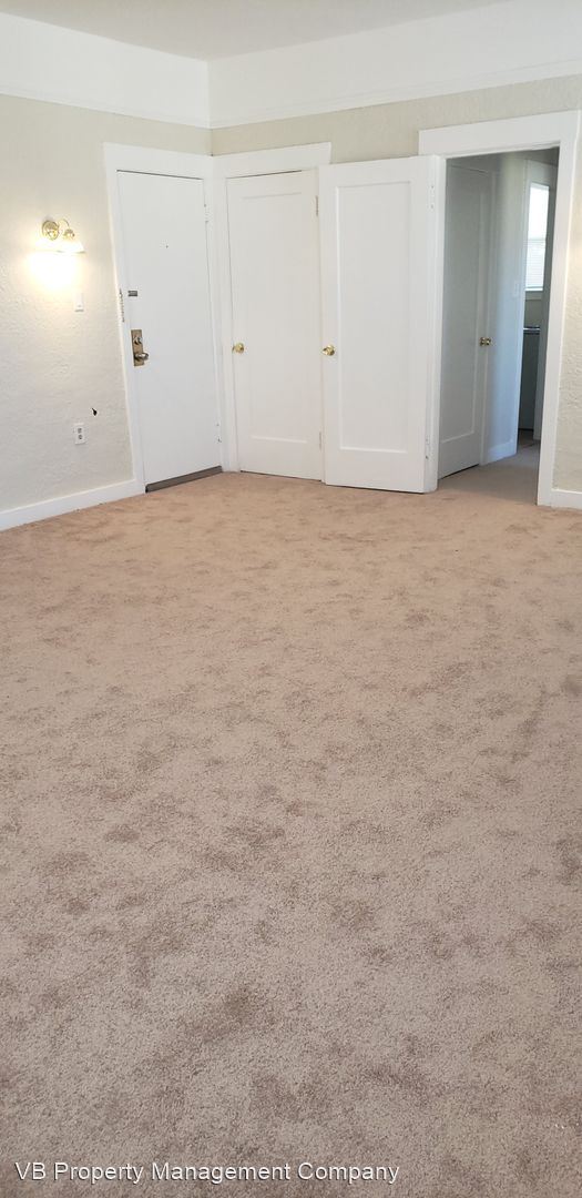 Building Photo - 1106-1112 Walnut St