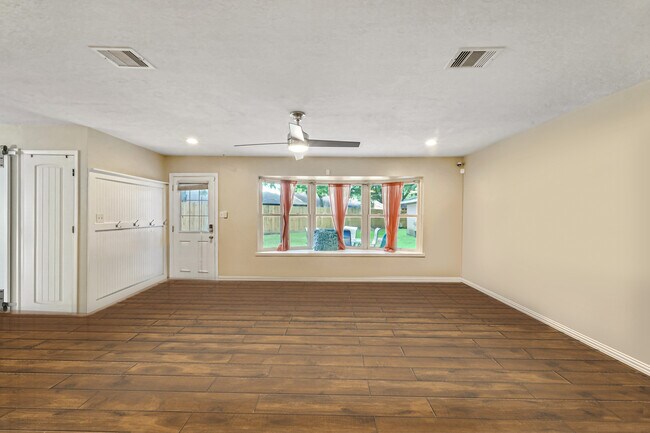 Building Photo - 2018 Westlake Rd