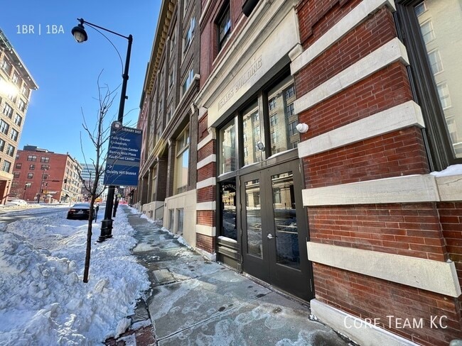 Building Photo - 802 Broadway Blvd