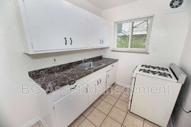 Building Photo - 728 Darina Ave