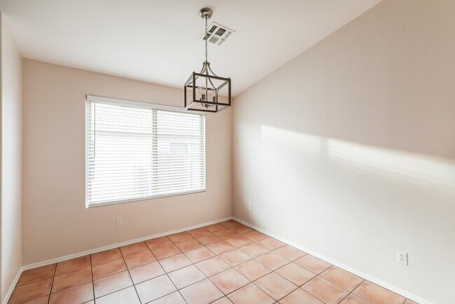 Building Photo - 422 W Tara Danette Dr