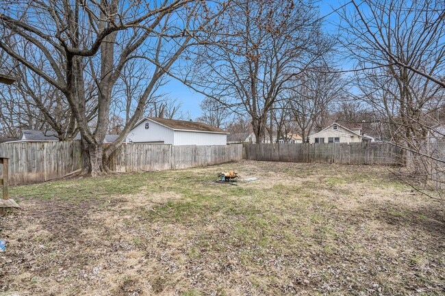 Building Photo - Fantastic, large remodeled 3-bed/1-bath ranch, unfinished basement & partially enclosed yard