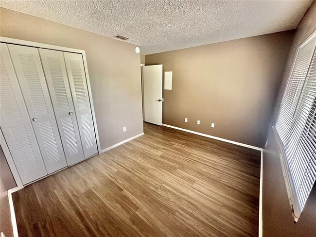 Building Photo - 2549 S Oak Ave
