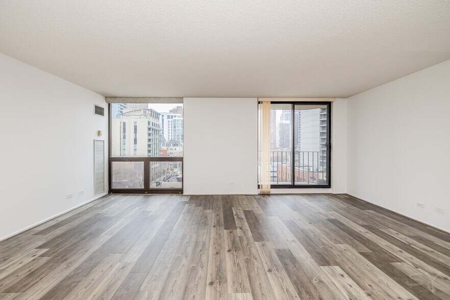 Building Photo - 70 W Huron St