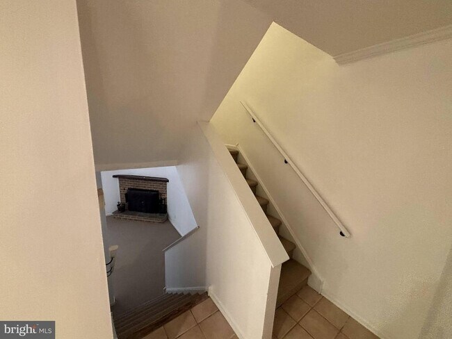 Building Photo - 120 Eaton Dr