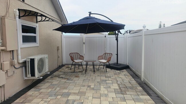 Building Photo - 368 Buenaventura Blvd