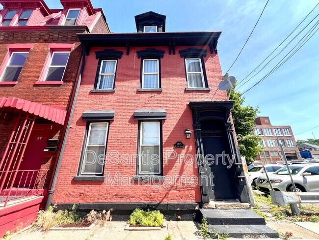 Building Photo - 1815 Locust St