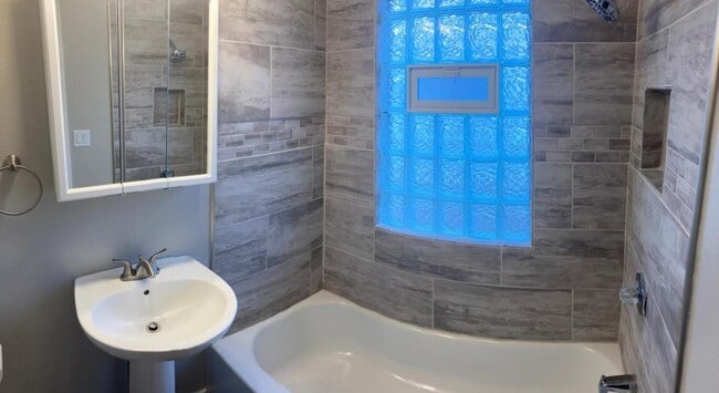 Building Photo - 604 S Fillmore St