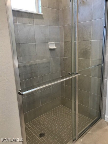 Building Photo - 2016 Vermont Ln