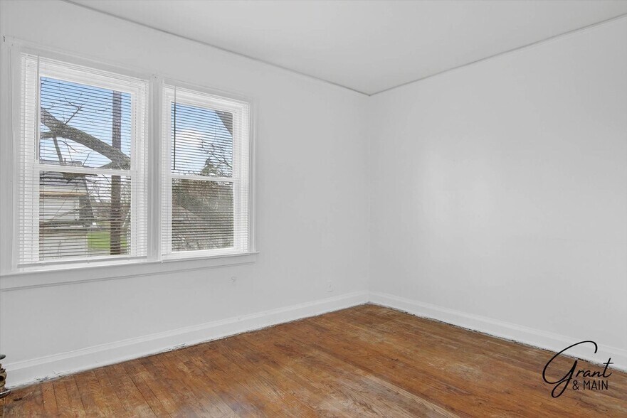 Building Photo - 10345-10345 Crocuslawn Ave