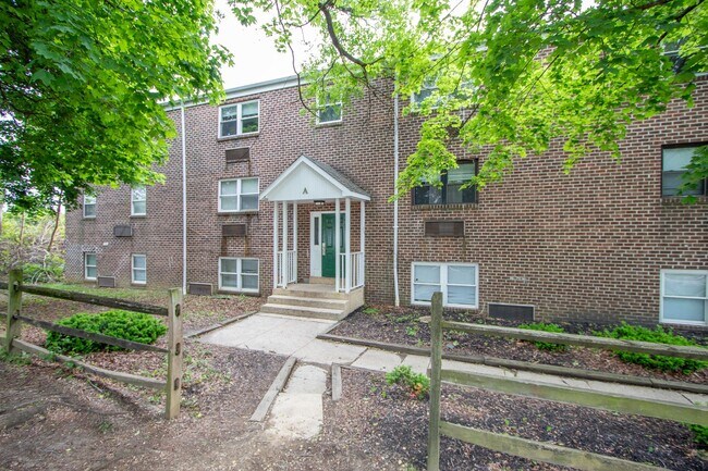 Building Photo - 108 W Monroe Ave
