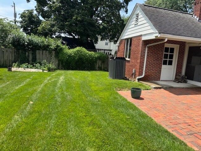 Building Photo - Brick Cape Cod in Upper Arlington School D...