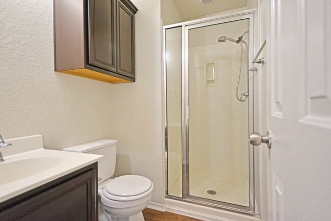 Building Photo - 2121 Sinclair Dr