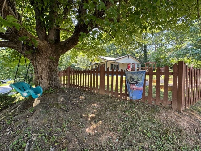 Building Photo - Historic Shiloh - One Level, Three Bedroom Home