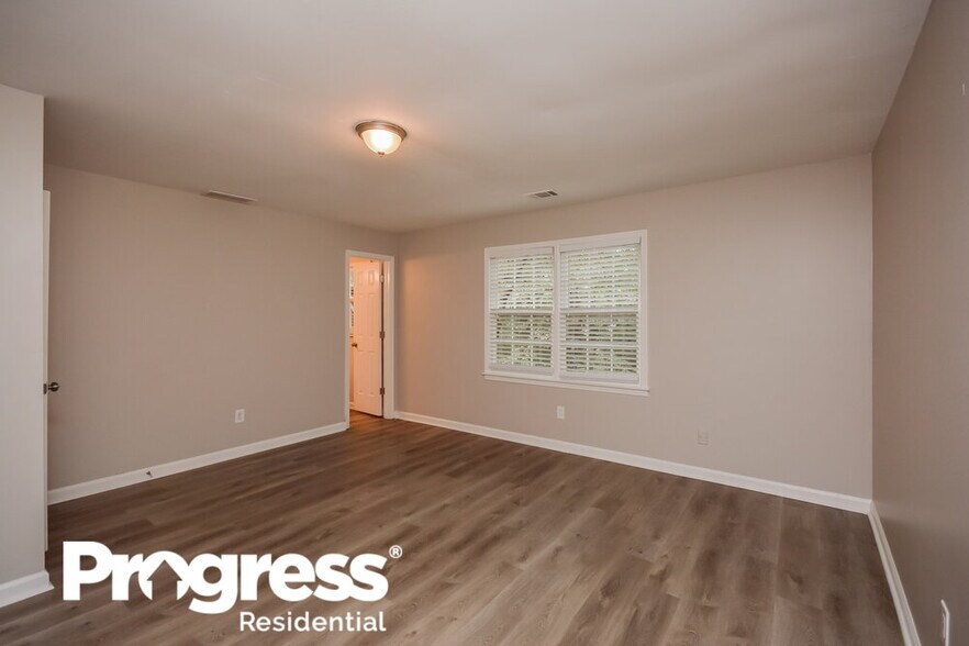 Building Photo - 2621 Laurel Woods Ln SE