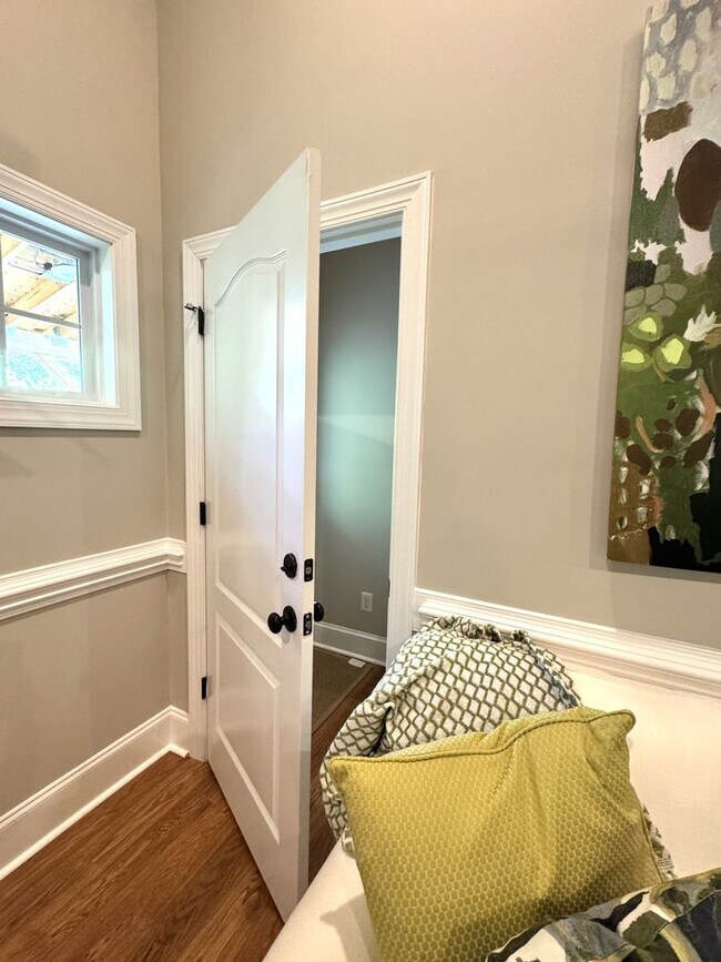 Building Photo - Stunning Home with an Upstairs Apartment or In-law Suite