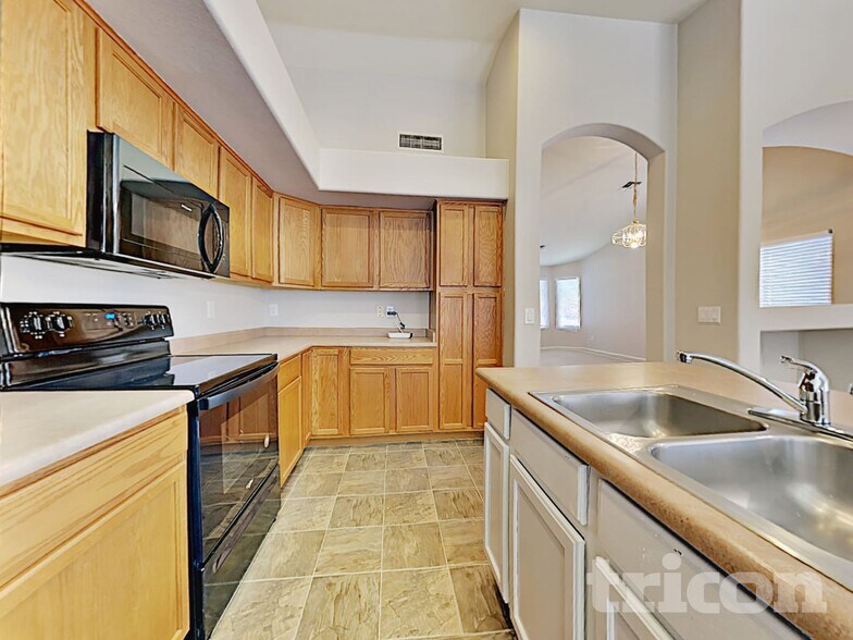 Building Photo - 5334 N Ormondo Way