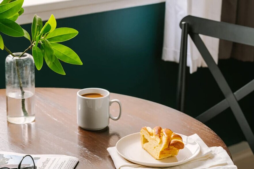 Building Photo - 925 Common St