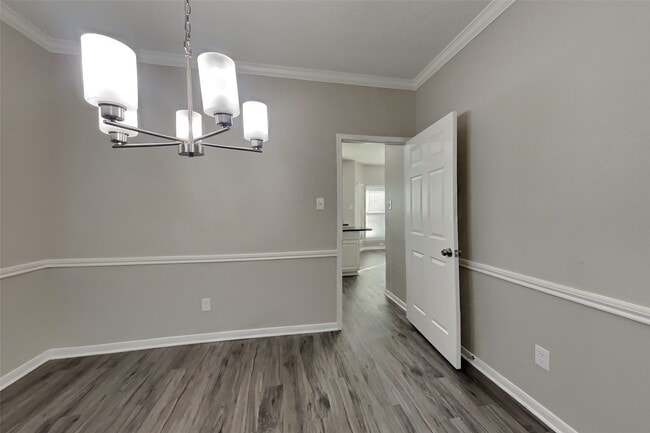 Building Photo - 1021 Glenview Dr
