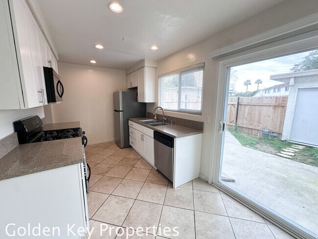 Building Photo - Remodeled condo in Bayshores in Oceanside!