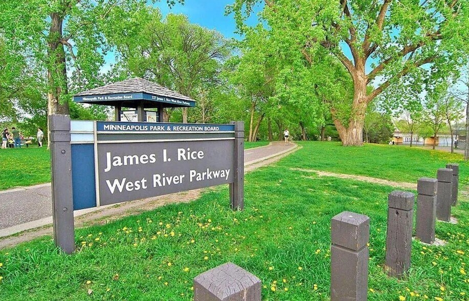 Building Photo - 718 Washington Ave N