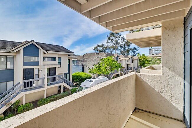 Building Photo - Welcome to this beautiful 1,042 sq. ft. condo offering modern comfort in a prime location!