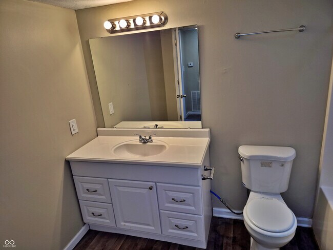 Building Photo - 47 Port Sylvia Dr