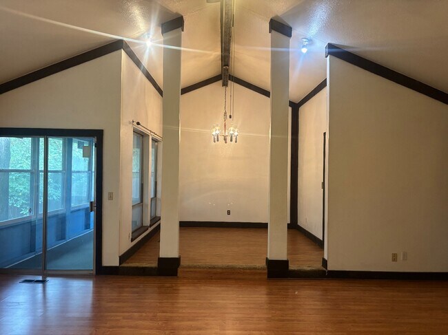 Building Photo - 2335 W Tecumseh St