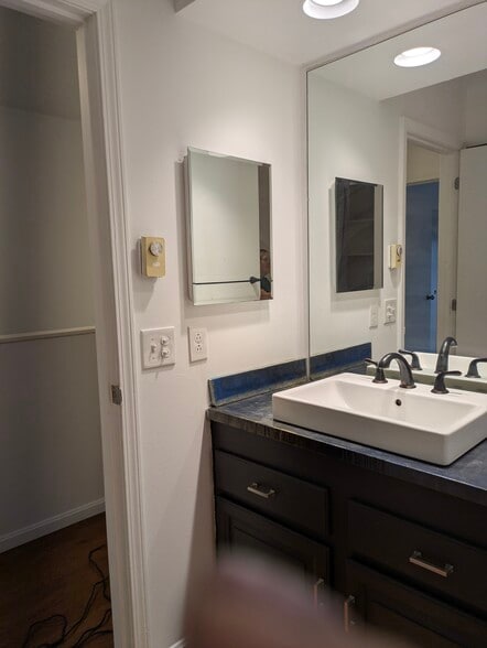 Full tub/shower bathroom - 35 Brickyard Rd