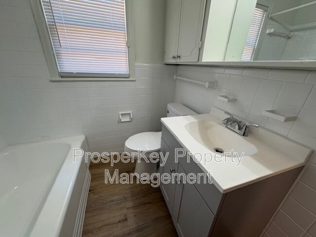 Building Photo - 703 Briarcliff Rd