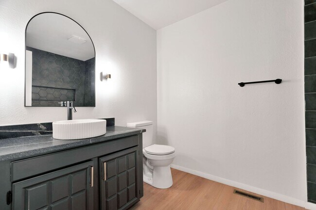 Building Photo - Freshly Remodeled 2 Bed 1.5 Bath home with large deck