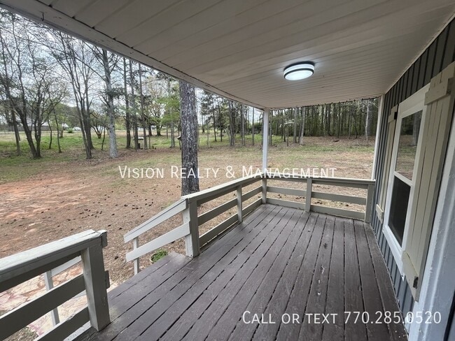 Building Photo - 137 Red Oak Dr