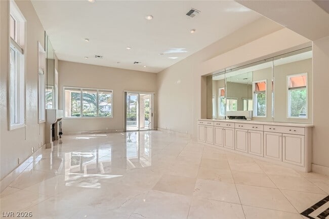 Building Photo - 8349 Turtle Creek Cir