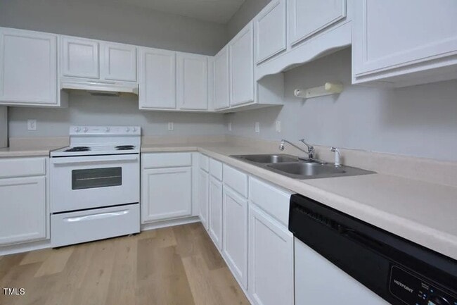 Building Photo - Spacious and Updated!  4 Bedrooms, LVP Flo...