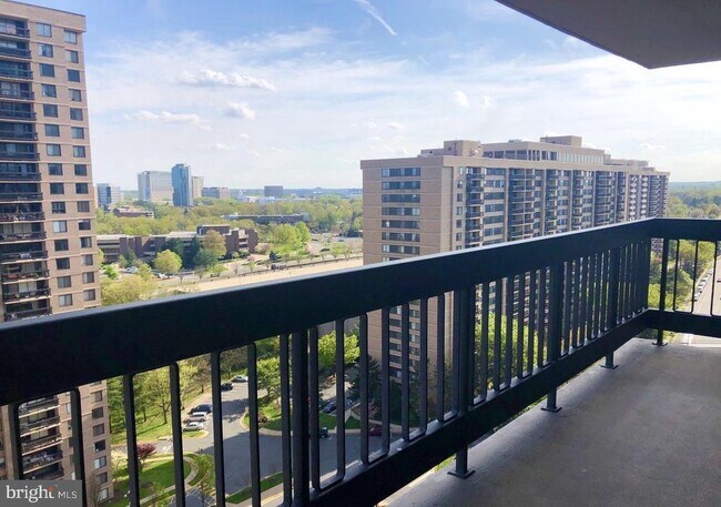 Building Photo - 3701 S George Mason Dr