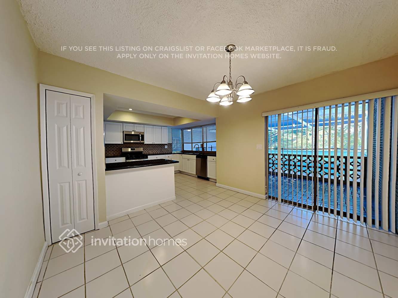 Building Photo - 3820 S Lake Terrace