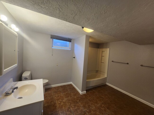 Building Photo - Spacious 5-Bedroom Home Near McKennan Park