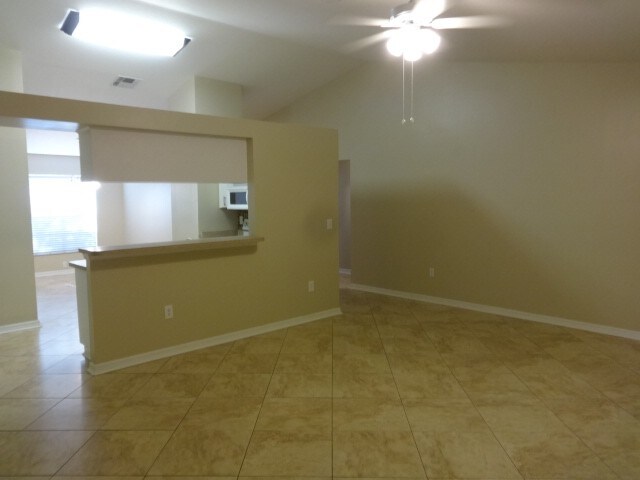 Building Photo - 215 Lookout Dr