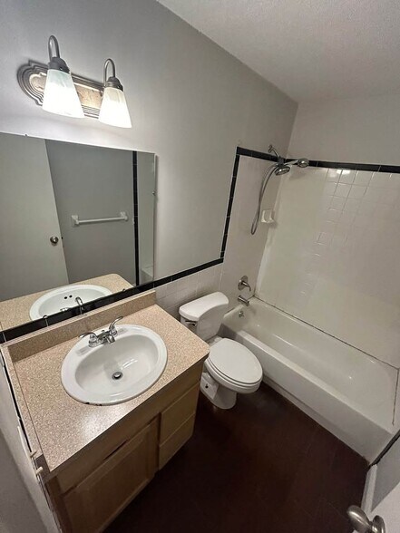 Building Photo - 1307 Honeytree Ln W