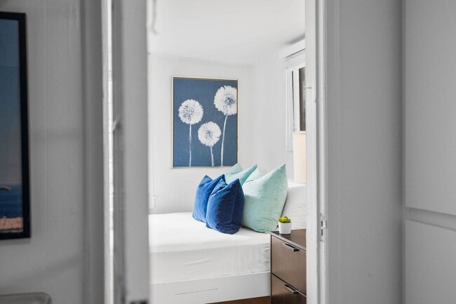 Building Photo - 344 Bonair St