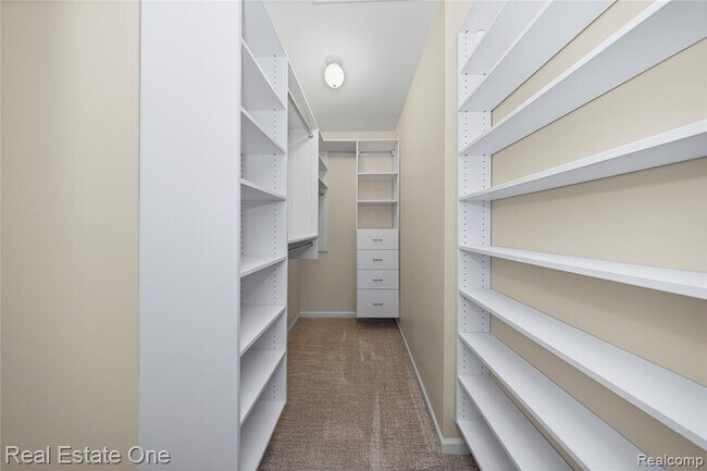 Building Photo - 38282 Saratoga Cir