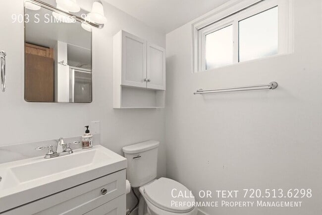 Building Photo - 903 S Simms St