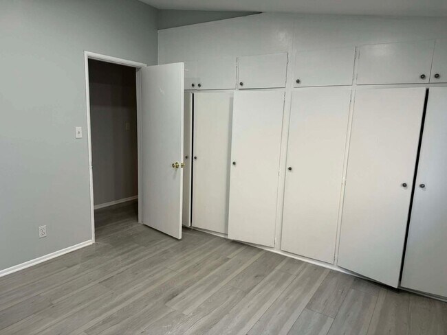 Building Photo - Stunning Single-Story Granada Hills Pool Home | 3 Bed | 2 Bath | 2,500 Sq Ft