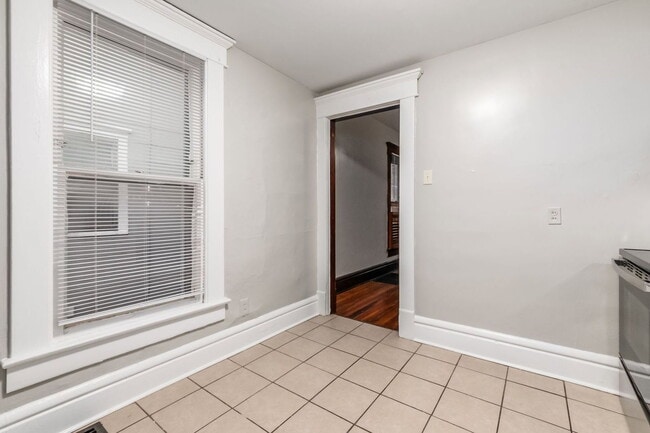 Building Photo - 25 E Blake Ave