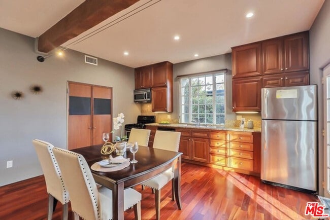 Building Photo - 1847 E Del Mar Blvd